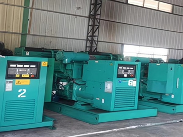 億伏安電力設(shè)備有限公司是一家綜合性發(fā)電機(jī)租賃、維修服務(wù)公司，幫助各企事業(yè)單位（公司）解決遇到的工程缺電、臨時用電、演藝拍攝補(bǔ)電、展示燈光用電等問題。公司在天津、石家莊、保定、大連、沈陽、秦皇島、福州等地均設(shè)有辦事處。公司擁有康明斯、卡特、沃爾沃，國產(chǎn)上柴等近百臺國內(nèi)外靜音發(fā)電機(jī)組。